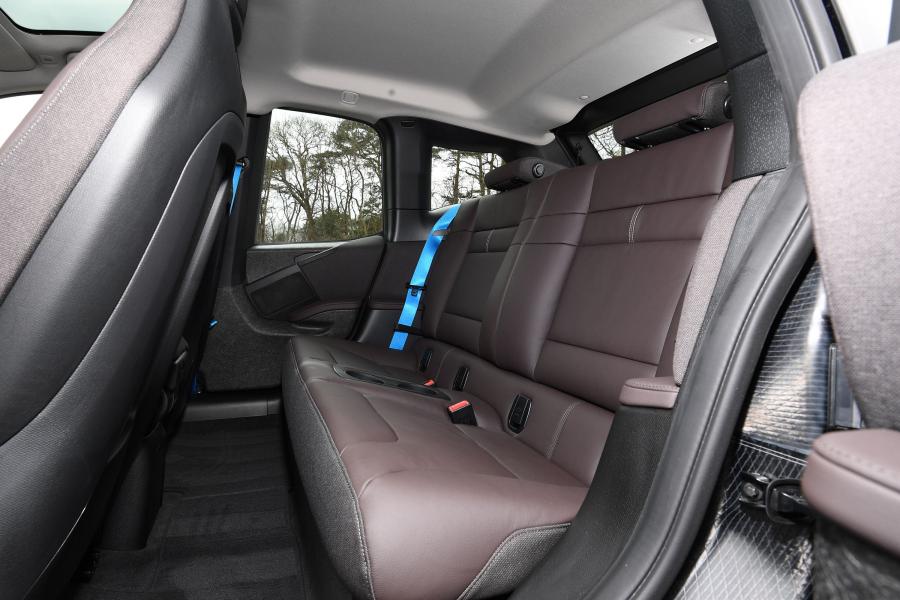 Интерьер BMW i3 (I01) 2017 года  (UK) (фото 3 из 12)
